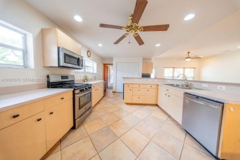 Casa en venta en Lantana, Florida, 4 dormitorios, 190.54 m2 № 2385475 - foto 8