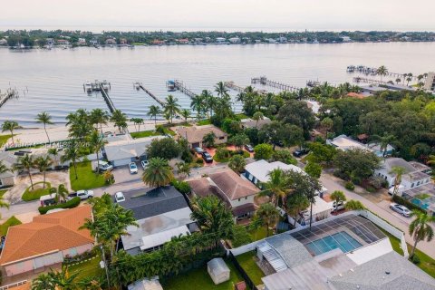 Casa en Lantana, Florida 4 dormitorios, 190.54 m2 № 2385475