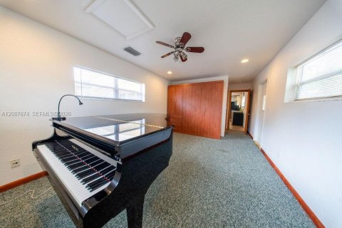 Casa en venta en Lantana, Florida, 4 dormitorios, 190.54 m2 № 2385475 - foto 10