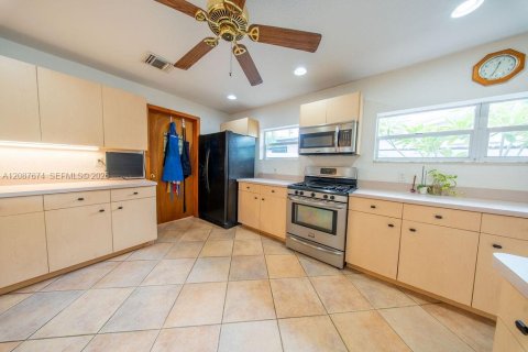Casa en venta en Lantana, Florida, 4 dormitorios, 190.54 m2 № 2385475 - foto 9