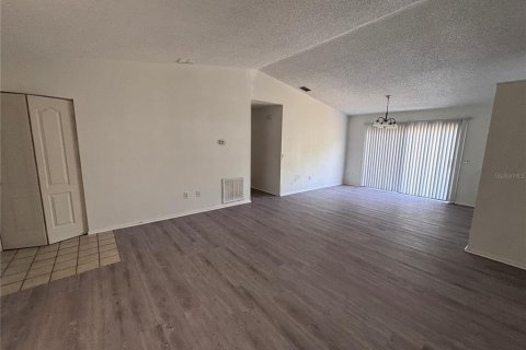 House in Ocala, Florida 3 bedrooms, 111.85 sq.m. № 2218664 - photo 3