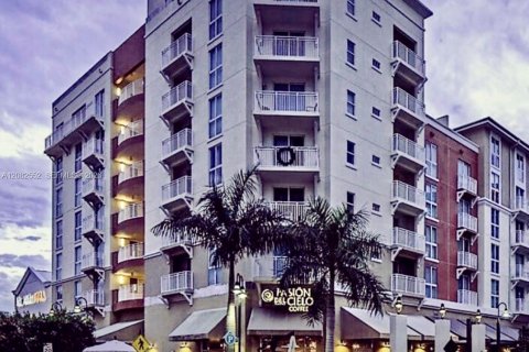 Condominio en alquiler en Miami, Florida, 1 dormitorio, 78.22 m2 № 2345725 - foto 3