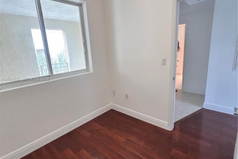 Condominio en alquiler en Miami, Florida, 1 dormitorio, 78.22 m2 № 2345725 - foto 10