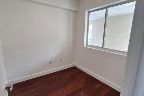 Condominio en alquiler en Miami, Florida, 1 dormitorio, 78.22 m2 № 2345725 - foto 9
