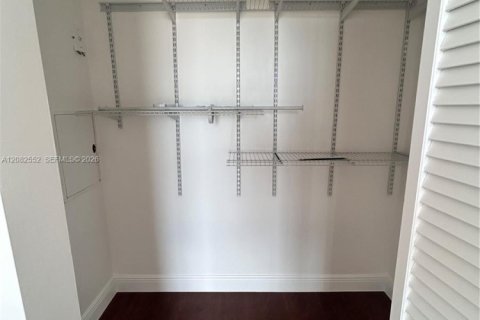 Condominio en alquiler en Miami, Florida, 1 dormitorio, 78.22 m2 № 2345725 - foto 13