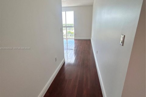 Condominio en alquiler en Miami, Florida, 1 dormitorio, 78.22 m2 № 2345725 - foto 12