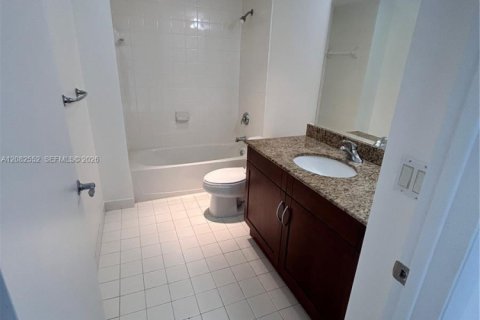 Condominio en alquiler en Miami, Florida, 1 dormitorio, 78.22 m2 № 2345725 - foto 7