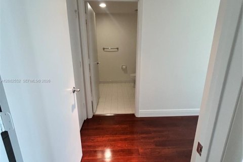 Condominio en alquiler en Miami, Florida, 1 dormitorio, 78.22 m2 № 2345725 - foto 11