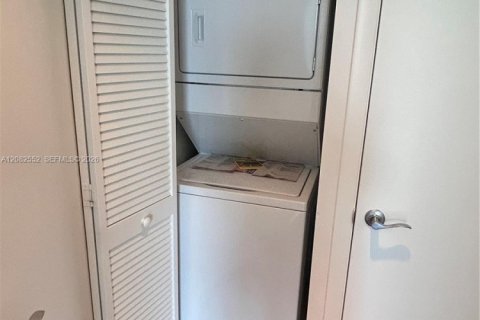 Condominio en alquiler en Miami, Florida, 1 dormitorio, 78.22 m2 № 2345725 - foto 23