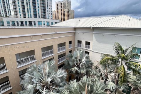 Condominio en alquiler en Miami, Florida, 1 dormitorio, 78.22 m2 № 2345725 - foto 30