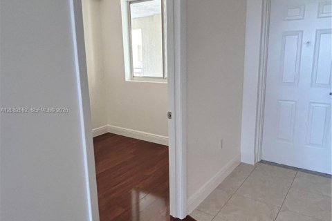 Condominio en alquiler en Miami, Florida, 1 dormitorio, 78.22 m2 № 2345725 - foto 22