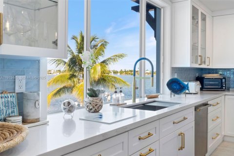 Villa ou maison à vendre à Sugarloaf Key, Floride: 4 chambres, 270.07 m2 № 1982186 - photo 16