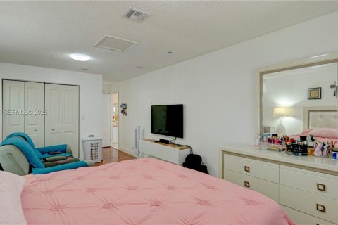 Villa ou maison à vendre à Miami, Floride: 3 chambres, 144.74 m2 № 2004667 - photo 21