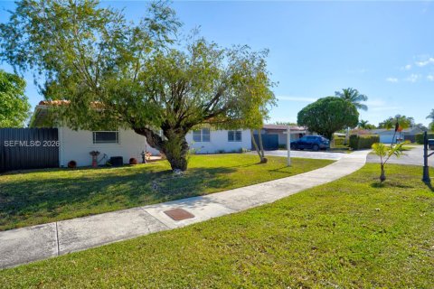 Villa ou maison à vendre à Miami, Floride: 3 chambres, 144.74 m2 № 2004667 - photo 2