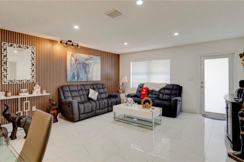 Villa ou maison à vendre à Miami, Floride: 3 chambres, 144.74 m2 № 2004667 - photo 9