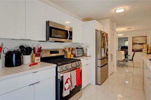 Villa ou maison à vendre à Miami, Floride: 3 chambres, 144.74 m2 № 2004667 - photo 13