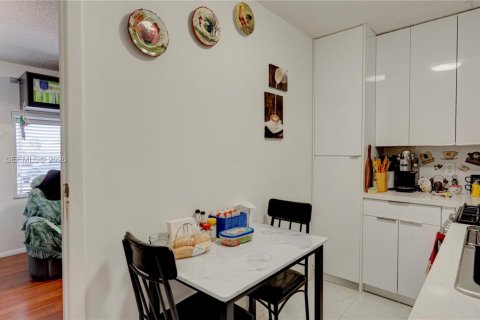 Villa ou maison à vendre à Miami, Floride: 3 chambres, 144.74 m2 № 2004667 - photo 24