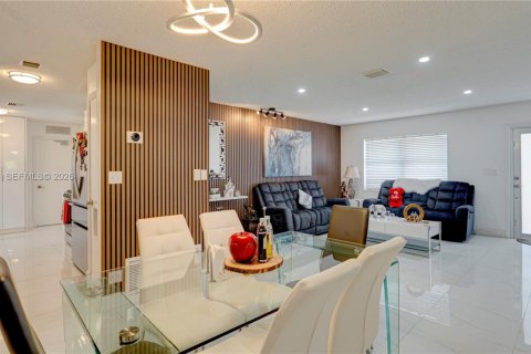 Villa ou maison à vendre à Miami, Floride: 3 chambres, 144.74 m2 № 2004667 - photo 8