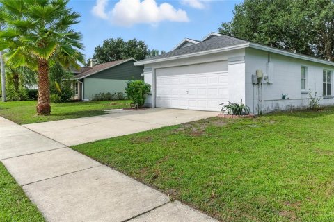 Casa en venta en Wesley Chapel, Florida, 4 dormitorios, 158.77 m2 № 1900668 - foto 3
