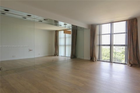 Condominio en alquiler en Miami, Florida, 2 dormitorios, 143.44 m2 № 2059934 - foto 13