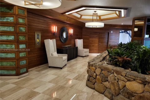 Condominio en alquiler en Miami, Florida, 2 dormitorios, 143.44 m2 № 2059934 - foto 19