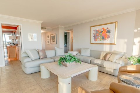Condominio en alquiler en Miami, Florida, 2 dormitorios, 143.44 m2 № 2059934 - foto 6