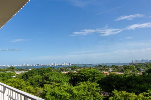 Condominio en Miami, Florida, 2 dormitorios  № 2059934