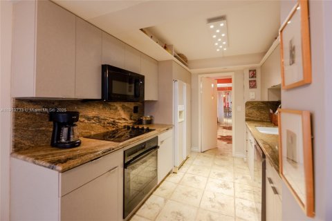 Condominio en alquiler en Miami, Florida, 2 dormitorios, 143.44 m2 № 2059934 - foto 8