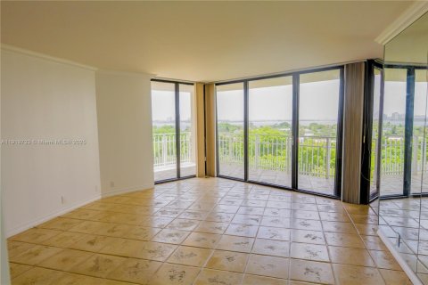 Condominio en alquiler en Miami, Florida, 2 dormitorios, 143.44 m2 № 2059934 - foto 3