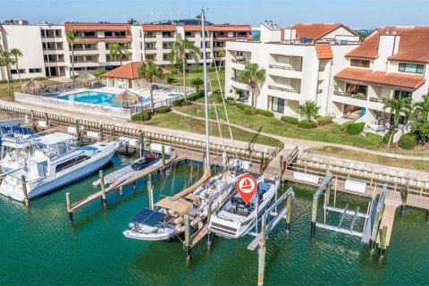 Adosado en venta en Tierra Verde, Florida, 2 dormitorios, 155.7 m2 № 1758379 - foto 1