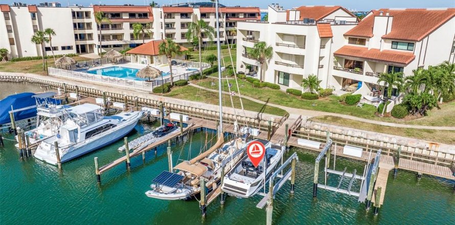 Touwnhouse à Tierra Verde, Floride 2 chambres, 155.7 m2 № 1758379