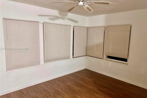 Copropriété à louer à Miami Beach, Floride: 1 chambre, 39.76 m2 № 1944755 - photo 2