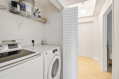 Condo in Aventura, Florida, 3 bedrooms  № 1954680 - photo 25