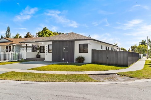 Villa ou maison à Miami, Floride 4 chambres, 169.45 m2 № 2085412