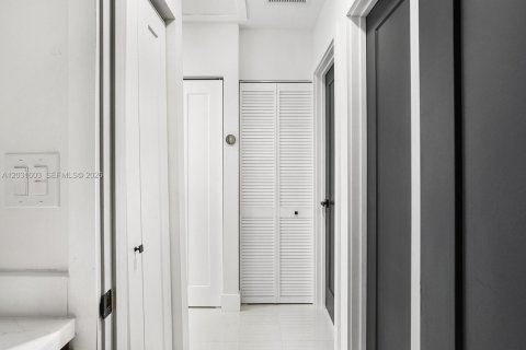 Купить виллу или дом в Майами, Флорида 4 спальни, 169.45м2, № 2085412 - фото 24