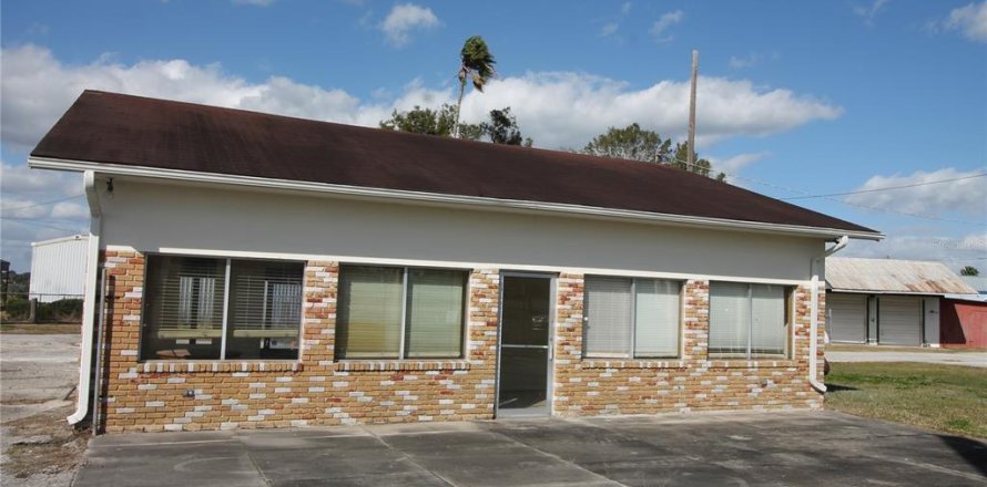 Immobilier commercial à Winter Haven, Floride № 2432601