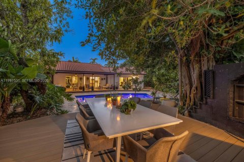 Дом в Майами-Шорс, Флорида 3 спальни, 207.36м2 № 2059409