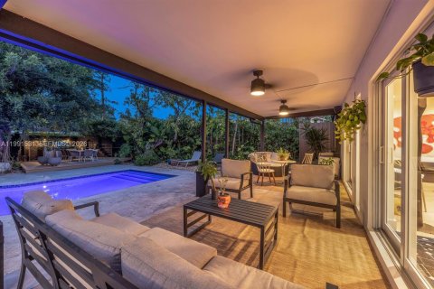 Купить виллу или дом в Майами-Шорс, Флорида 3 спальни, 207.36м2, № 2059409 - фото 2