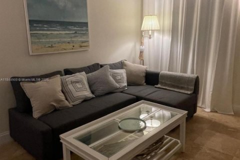 Condo in Key Biscayne, Florida, 1 bedroom  № 1840903 - photo 3