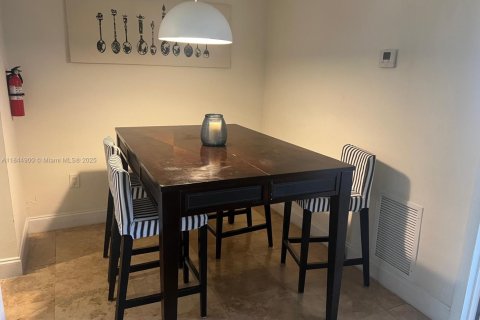 Condo in Key Biscayne, Florida, 1 bedroom  № 1840903 - photo 9