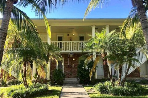 Condo in Key Biscayne, Florida, 1 bedroom  № 1840903 - photo 24
