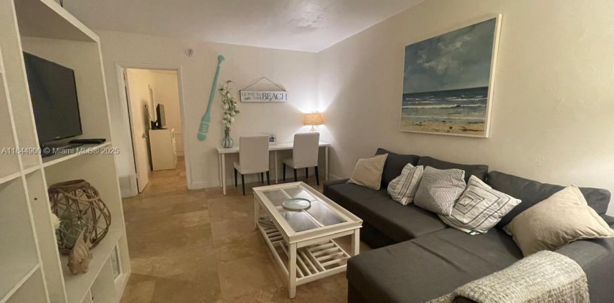 Condo in Key Biscayne, Florida, 1 bedroom  № 1840903