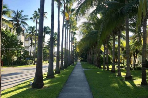 Condo in Key Biscayne, Florida, 1 bedroom  № 1840903 - photo 18