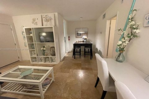 Condo in Key Biscayne, Florida, 1 bedroom  № 1840903 - photo 7
