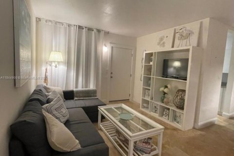 Condo in Key Biscayne, Florida, 1 bedroom  № 1840903 - photo 4