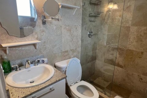 Condo in Key Biscayne, Florida, 1 bedroom  № 1840903 - photo 13