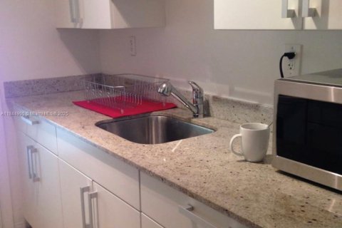 Condo in Key Biscayne, Florida, 1 bedroom  № 1840903 - photo 11