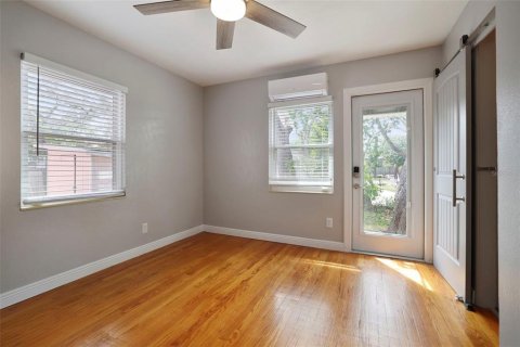 House in Saint Petersburg, Florida 3 bedrooms, 175.96 sq.m. № 1616306 - photo 17