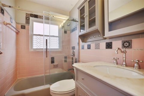 House in Saint Petersburg, Florida 3 bedrooms, 175.96 sq.m. № 1616306 - photo 21