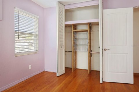 House in Saint Petersburg, Florida 3 bedrooms, 175.96 sq.m. № 1616306 - photo 12